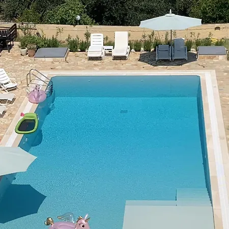 Hébergement de vacances Eleni Fuer 20 Personen Auf Korfu Akharavi
